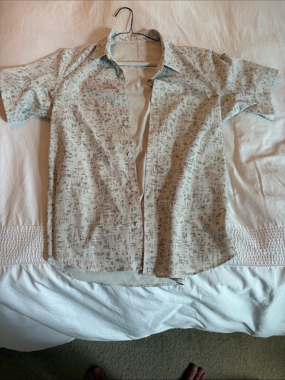 Lululemon Airing Easy Men's Short-Sleeve Button-Up Shirt in Light Beige Pattern